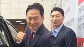장동혁, 엿새만에 웃으며 퇴원…퇴진론속 당무 복귀할 듯