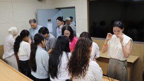 가수 초청 대신 복숭아 구웠다…극동대 ‘오감 만족’ 이색 축제 실험
