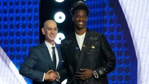 디반사, NBA 신인 드래프트 1순위로 워싱턴 유니폼