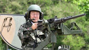 李 “징집병 최소화, 선택적 모병제로”…연평도 해병부대 방문