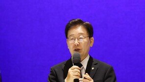 李 “전쟁 일어날 걱정 없는 평화의 한반도 만들 것”…北 언급 없어