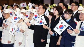 李 “극우-극좌 대립에 다들 불안정 느끼지만 전세계, 韓 민주주의 각별한 평가”
