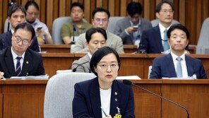 “6·25는 북침” 말실수한 한성숙…곧바로 “긴장했다, 죄송”