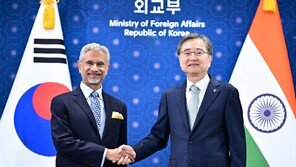 한·인도 외교장관회담…“北과 소통에 건설적 역할 기대”