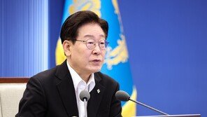 李, 호르무즈 잔류 韓선박 추가 통과에 “공직자 노고 치하”