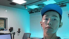 허지웅, 유시민에 “李에 가장 모난 돌 던져…염치는 어디에”