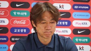 12년만에 또…감독 사퇴한 홍명보 “어떤 설명도 결과에 앞설 수 없어”