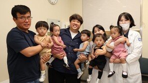 ‘엄마·아빠’ 부르고 공도 ‘뻥’ …‘인간극장’ 오둥이 벌써 이렇게 컸네