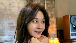 48세 김하늘, 나이 안 믿기는 미모…검은 원피스도 완벽 소화