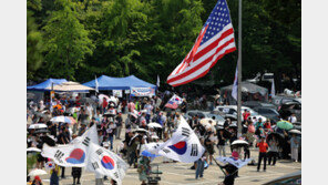 ‘잠실 개표소’ 집회서 연습용 수류탄 발견…경찰 수사