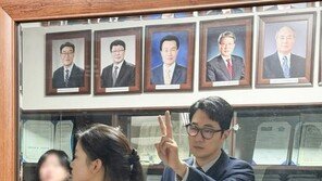 소지섭, 딸 뒤에서 몰래 브이…반전 아빠 면모