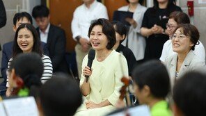김혜경 여사, 아동-청소년 오케스트라 만나…“대통령 할아버지에 원하는 것 있나”