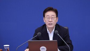 [속보]李 “잠자는 카드-멤버십 포인트 수십조…지역화폐 전환 방안 검토”