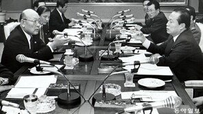 核설전 北대표, 김일성 사진 찢고 “생떼 쓰는 대머리” 막말