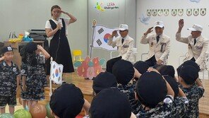 “6·25 참전용사 할아버지들께 모두 경례!”