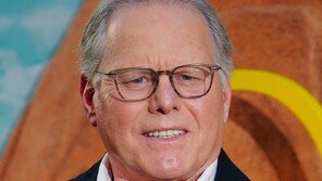 워너브러더스 CEO, 넷플 등 제치고 ‘할리우드’ 보수 1위