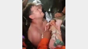 “아이가 숨쉬는 한 나도…” 기적 부른 모성애