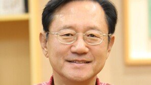 통일연구원장 권만학씨