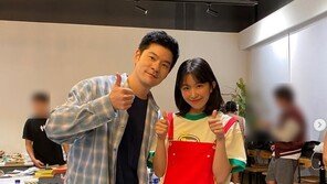 ‘19세차’ 장기하♥윤가이, 열애 공개 후 3년 전 첫 투샷 재조명…“좋은 추억”
