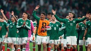 한국 울린 멕시코, 2-0으로 에콰도르 완파…무실점 16강行