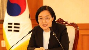 한성숙 총리 취임 첫날 “정부 속도 올리겠다”…첫 업무는 ‘AI회의’