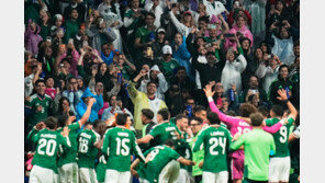 멕시코시티에선 ‘무패’ 신화 멕시코…악천후 딛고 에콰도르 2-0 꺾고 16강