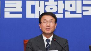 與 “필버-패스트트랙 손보겠다” 원구성 이어 野압박