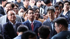 ‘잠실 개표소’ 27일만에 열렸다…국조특위 진입해 현장조사