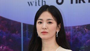 송혜교·서경덕, 워싱턴 옛 대한제국공사관 안내서 1만부 기증