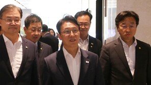 김민석, 하이닉스 찾아 ‘반도체 투자’ 엄호… 정청래는 연일 호남서 당심 잡기