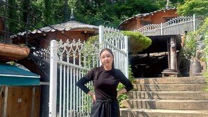 송가인, 한층 더 슬림해진 근황…와이드 팬츠도 못 감춘 각선미