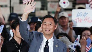 ‘李 허위사실 유포’ 모스 탄, 오늘 ‘출국정지 연장 집행 정지’ 심문