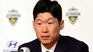 홍명보 미국 떠나고… 박지성이 韓축구 재건 맡는다