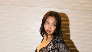 제니, 파격 브라톱 노출 패션…설렘 유발 건강미 몸매