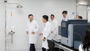신동빈 회장 “바이오, 롯데그룹 새 도약 이끌 핵심 산업”