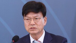 ‘5·18 성역’ 이병태에, 靑 “부적절 처신” 경고