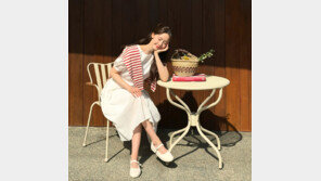 윤아, 역시 청순 여신…무해한 미소 담은 비주얼