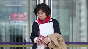 ‘법카 1960만원 유용 혐의’ 유시춘 EBS 이사장…징역 1년 구형