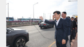 “오늘도 힘내세요”… 출근길 배웅하는 포항시장