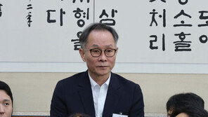 ‘연어 술파티 증언’ 조경식 前KH부회장, 전 연인 흉기 위협 징역 4년