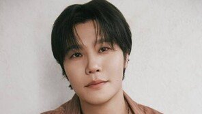 이현, 19년 동행 빅히트뮤직과 재계약…“가장 든든한 파트너”