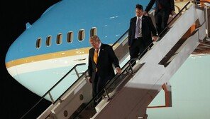 “난 이란 암살대상 1순위”…트럼프, 나토 귀국길에 전용기 갈아타