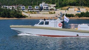 한화시스템, 30t급 무인수상정 진수…해양 방산시장 정조준