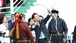 李 대통령 부부의 활쏘기 실력은? [청계천 옆 사진관]