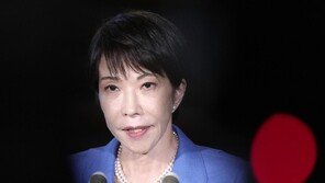 다카이치 “아베처럼 싸우는 정치인 될것” 日 안팎 반발에도 우클릭