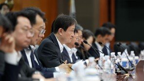 이찬진 금감원장, 운용사에 “ETF 과장광고 자정 노력해야”
