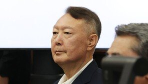 ‘명태균 여론조사 수수’ 尹 징역 2년…김건희 무죄와 충돌