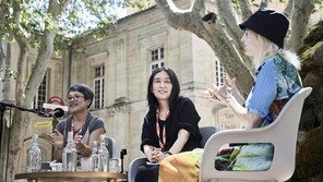 한강 “개인적-정치적 글쓰기 구별할 수 없어”