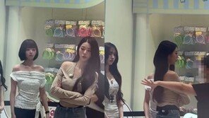 장원영, 놀이공원서 팔짱 낀 게 죄?