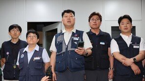 노동계 “최저임금, 턱없이 부족” vs 경영계 “동결했어야”